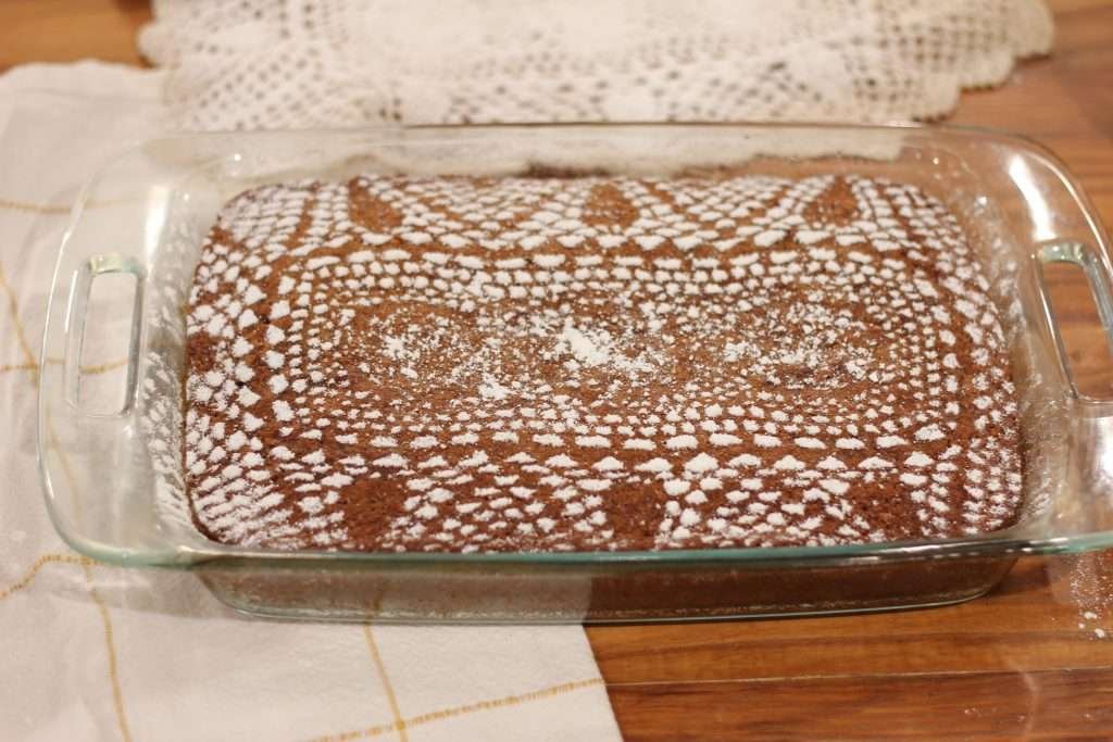 powdered sugar design dusted on applesauce cake.